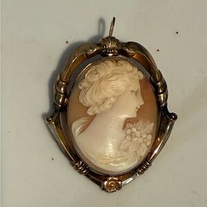 Vintage Cameo Brooch/Pendant 12 karat gold filled